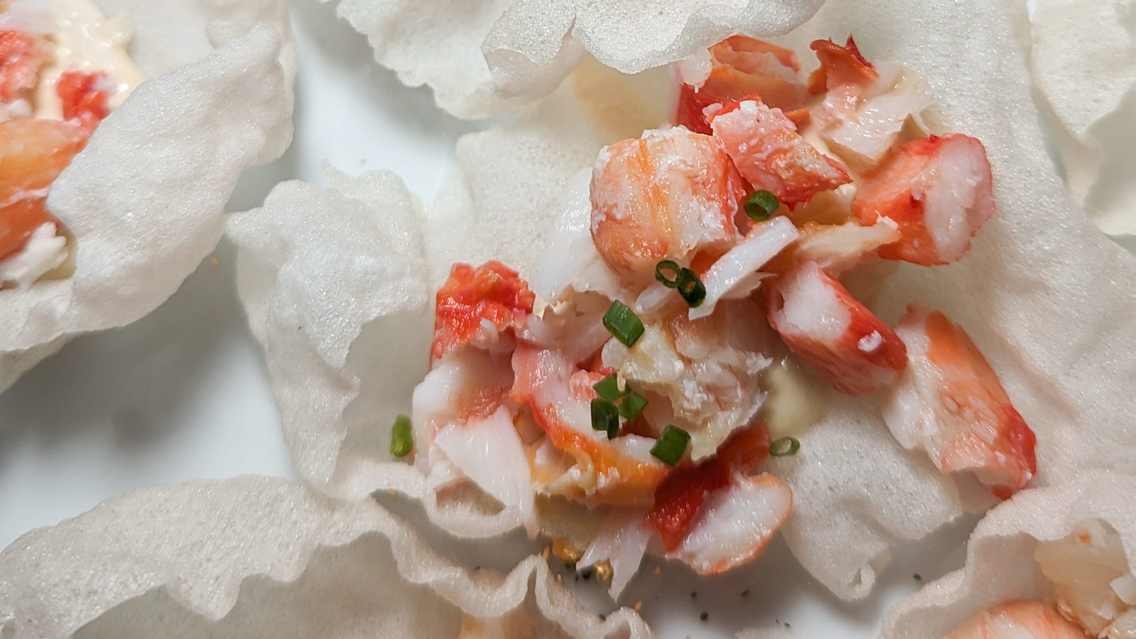 Clinging crab served on rice clouds