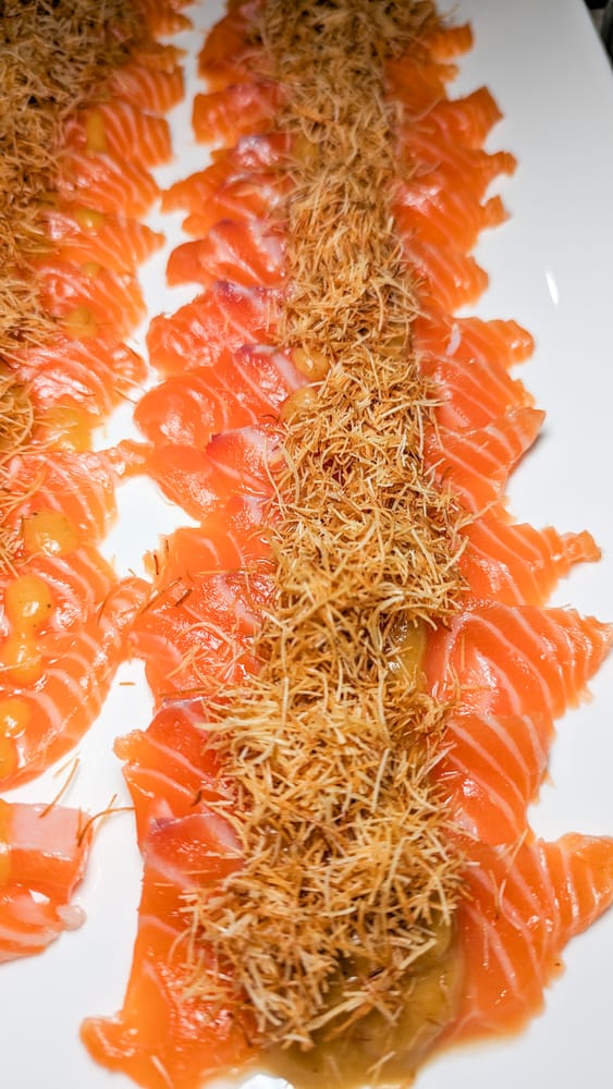 Crunchy salmon with mango passionfruit sauce